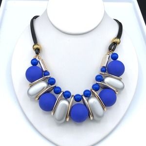 Vintage Chunky Blue Plastic Beaded Necklace Matte Silver Gold Tone Nautical Bib‎